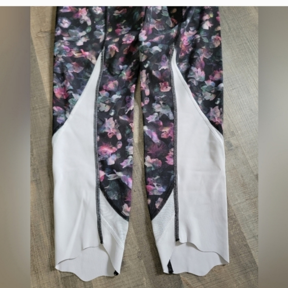 LULULEMON Wunder Under Crop 23" Scallop size 6 - Picture 6 of 7